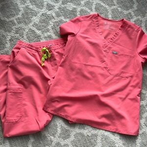 Figs coral orange scrub set women’s medium